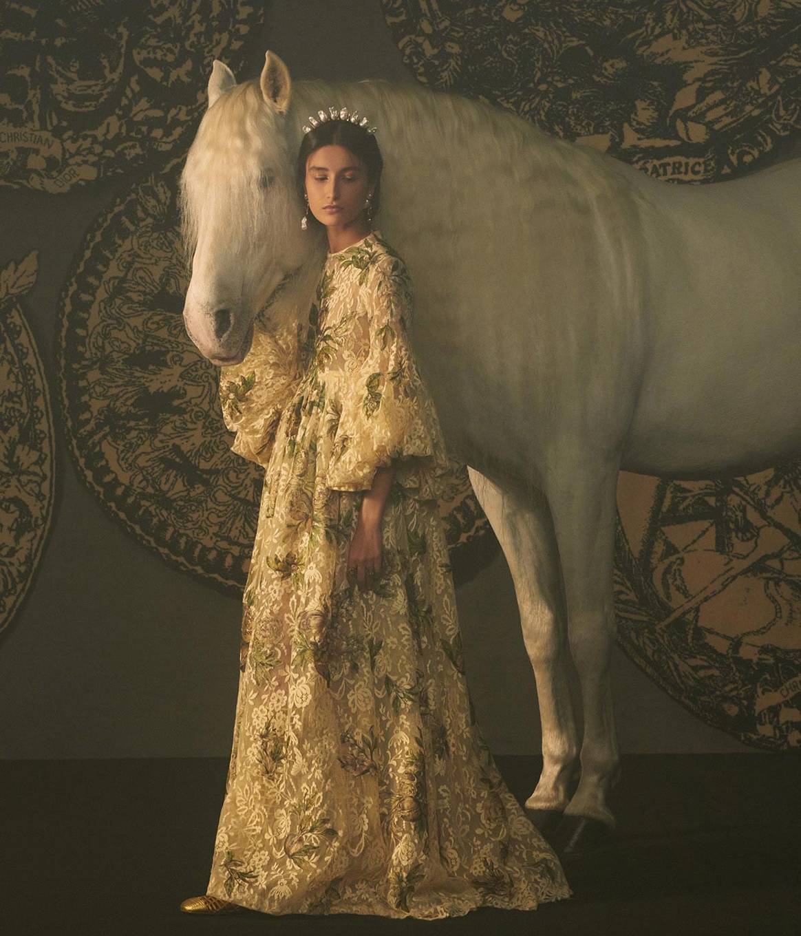 De la Emperatriz a la Fortuna: Dior reinterpreta las cartas del Tarot en su colección de Alta Costura