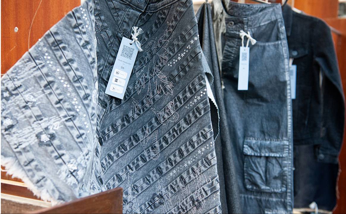 Image: Denim Première Vision. © Andy Rumball | Lamé denim