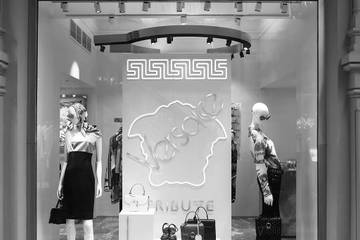 Tapestry приобретает владельца Versace и Michael Kors