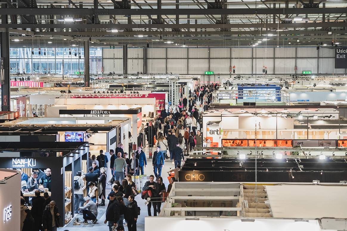 Interior del recinto ferial de Milán-Rho durante la 99ª edición de MICAM Milano de febrero de 2025.