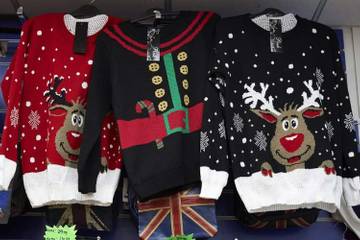 Attention les yeux, le pull moche de Noël débarque