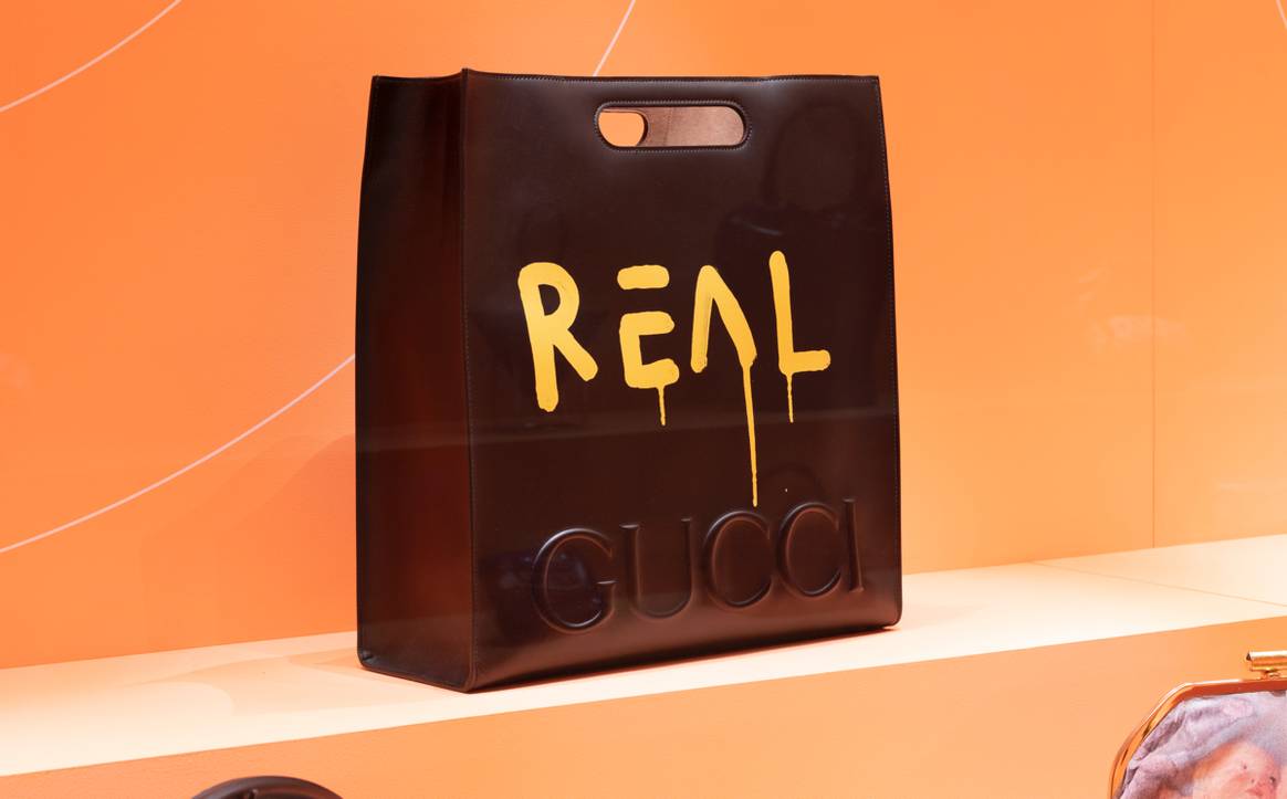 Binnenkijken bij de ‘Bags: Inside Out’-tentoonstelling in Londen