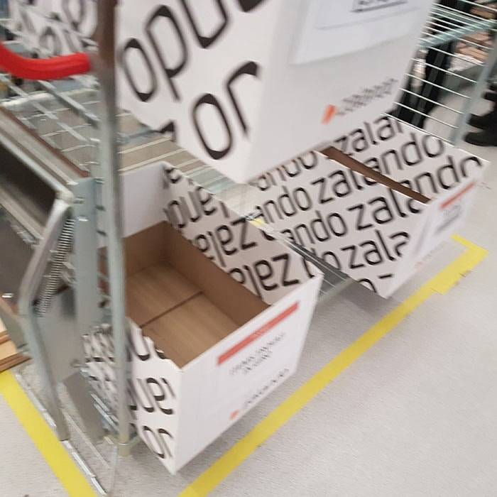 Il magazzino Zalando di Pavia impiega soprattutto donne