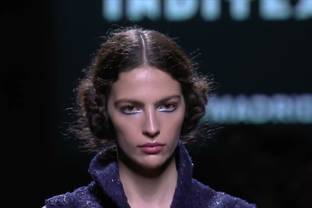 Vídeo: Fely Campo se asoma al balcón de las Arribes en busca de su propuesta FW22 presentada en la MBFWMadrid