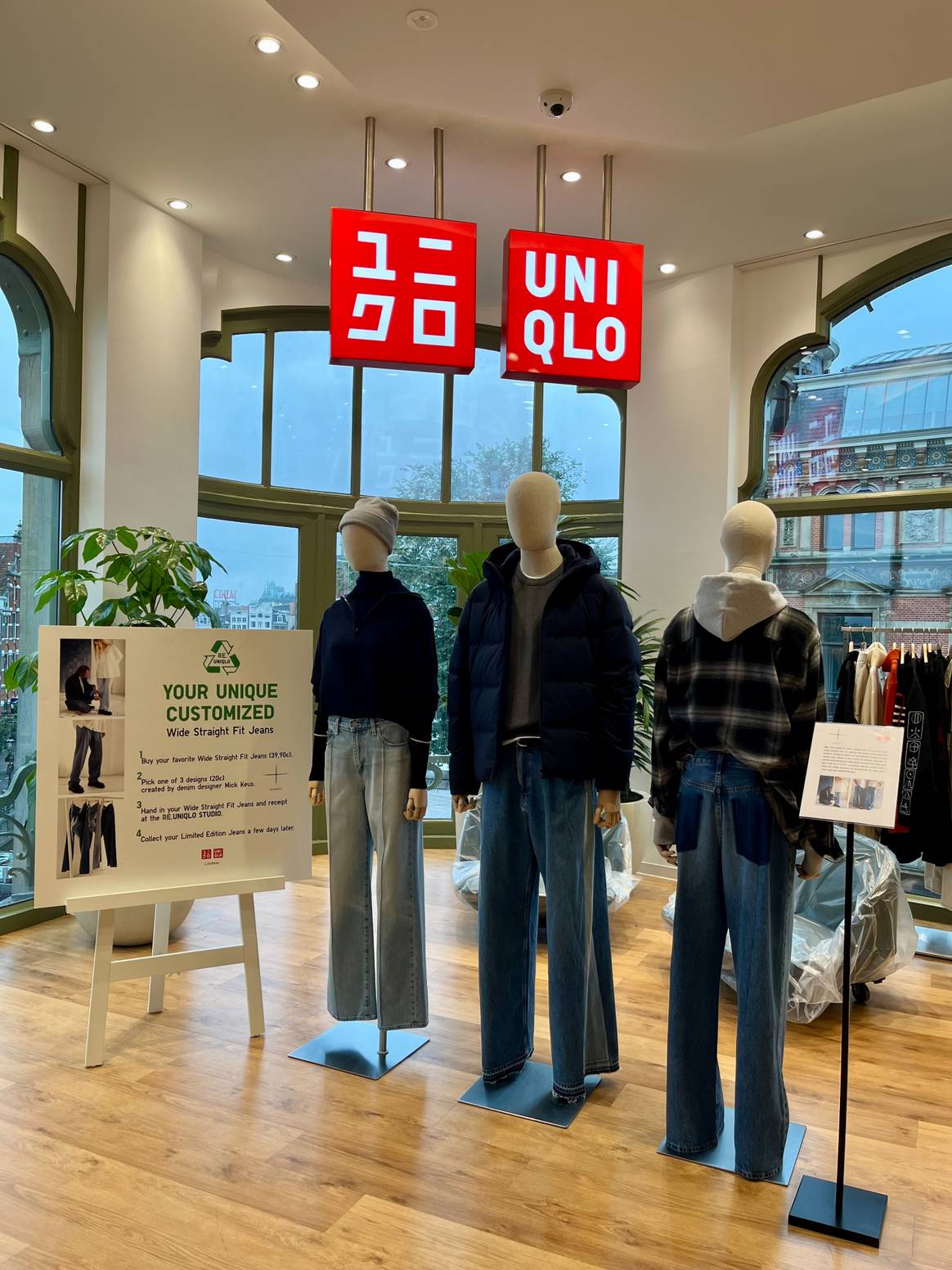 Consumenten kunnen hun gekochte Uniqlo-jeans laten customizen.