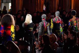 Mode à Milan: discours de classes chez Versace, Marras et Cavalli