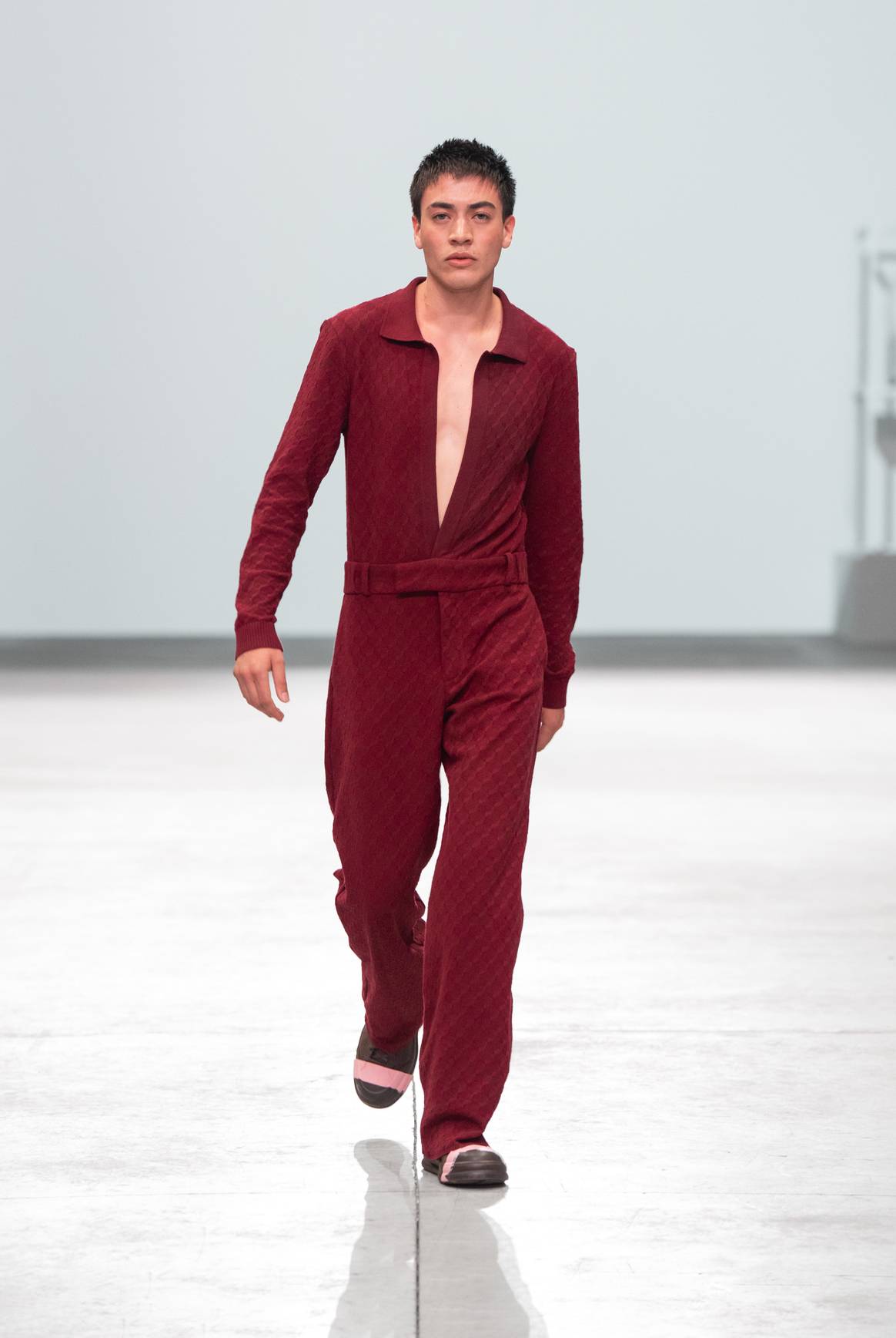 La diseñadora presenta una propuesta distinta para el vestir masculino.