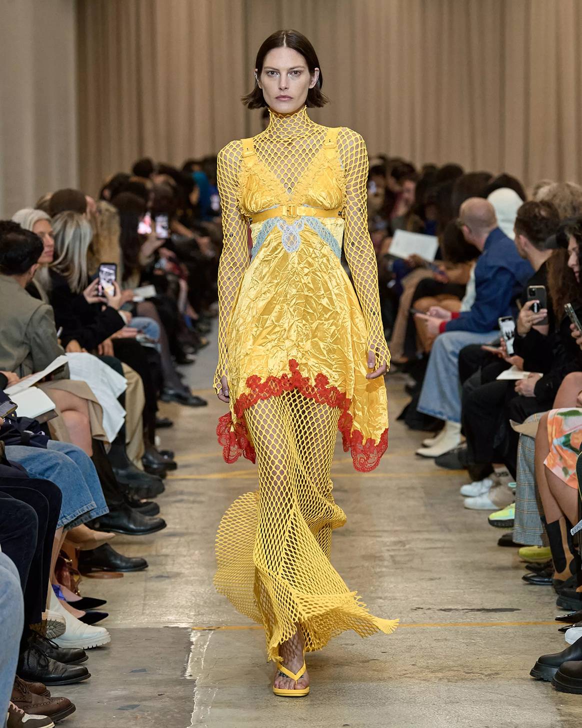 Photo Credits: Burberry, colección para la temporada Primavera/Verano 2023 SS23, última colección diseñada por Riccardo Tisci como director creativo. Burberry, página oficial.