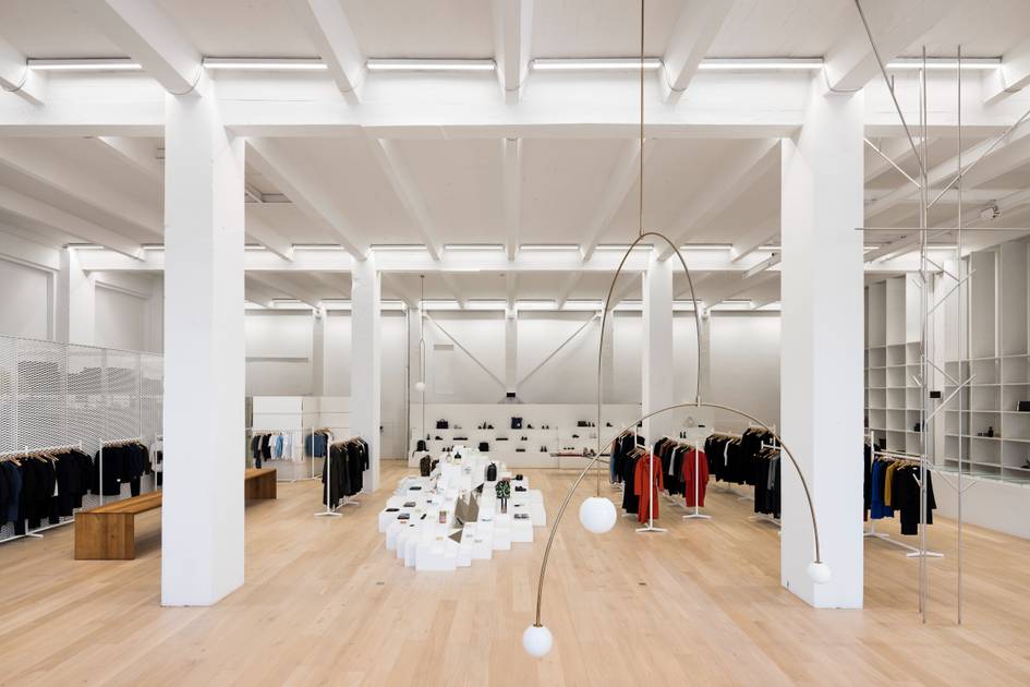 Ausstellung-Fly-With-IM-Men-bei-Andreas-Murkudis-in-Berlin