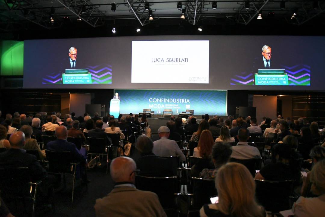 Luca Sburlati parla all'assemblea di Confindustria Moda