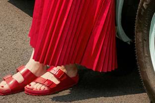 Birkenstock создал первую коллаборацию с Valentino