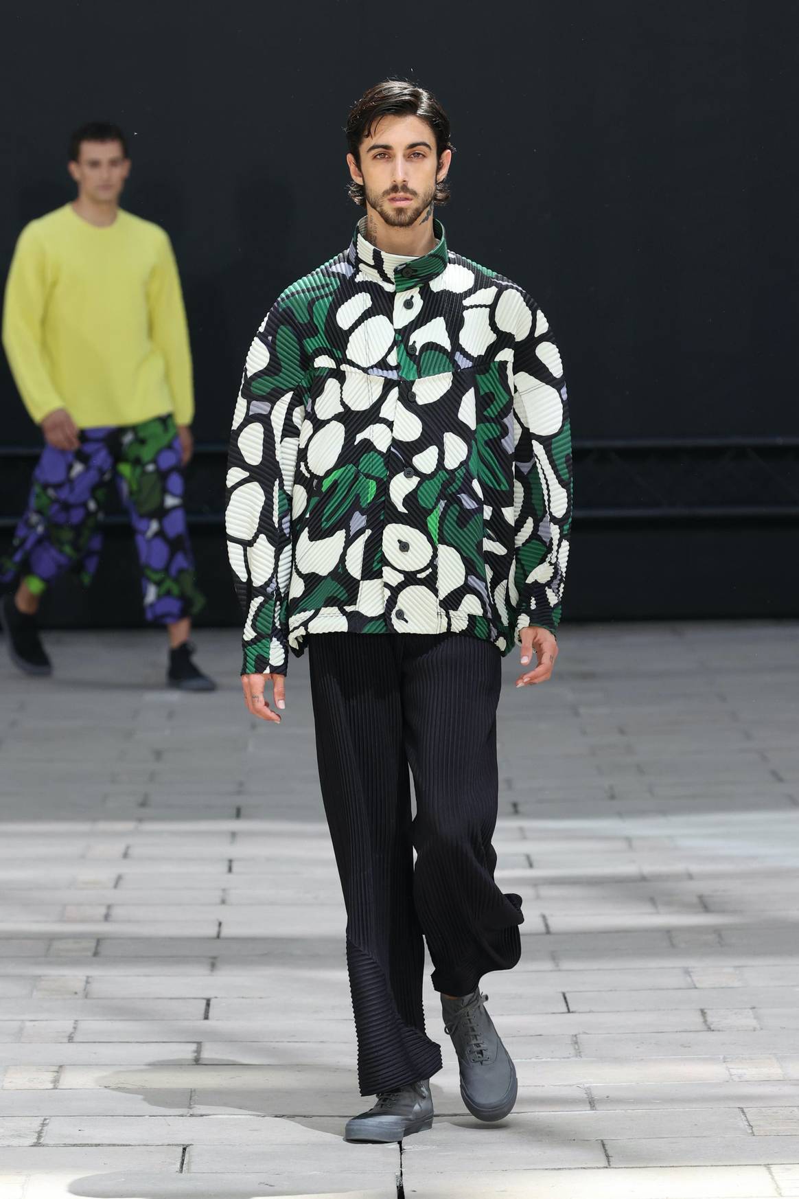 Crédito de foto: Issey Miyake colección masculina Primavera/Verano 2023. Imagen por cortesía de la marca.