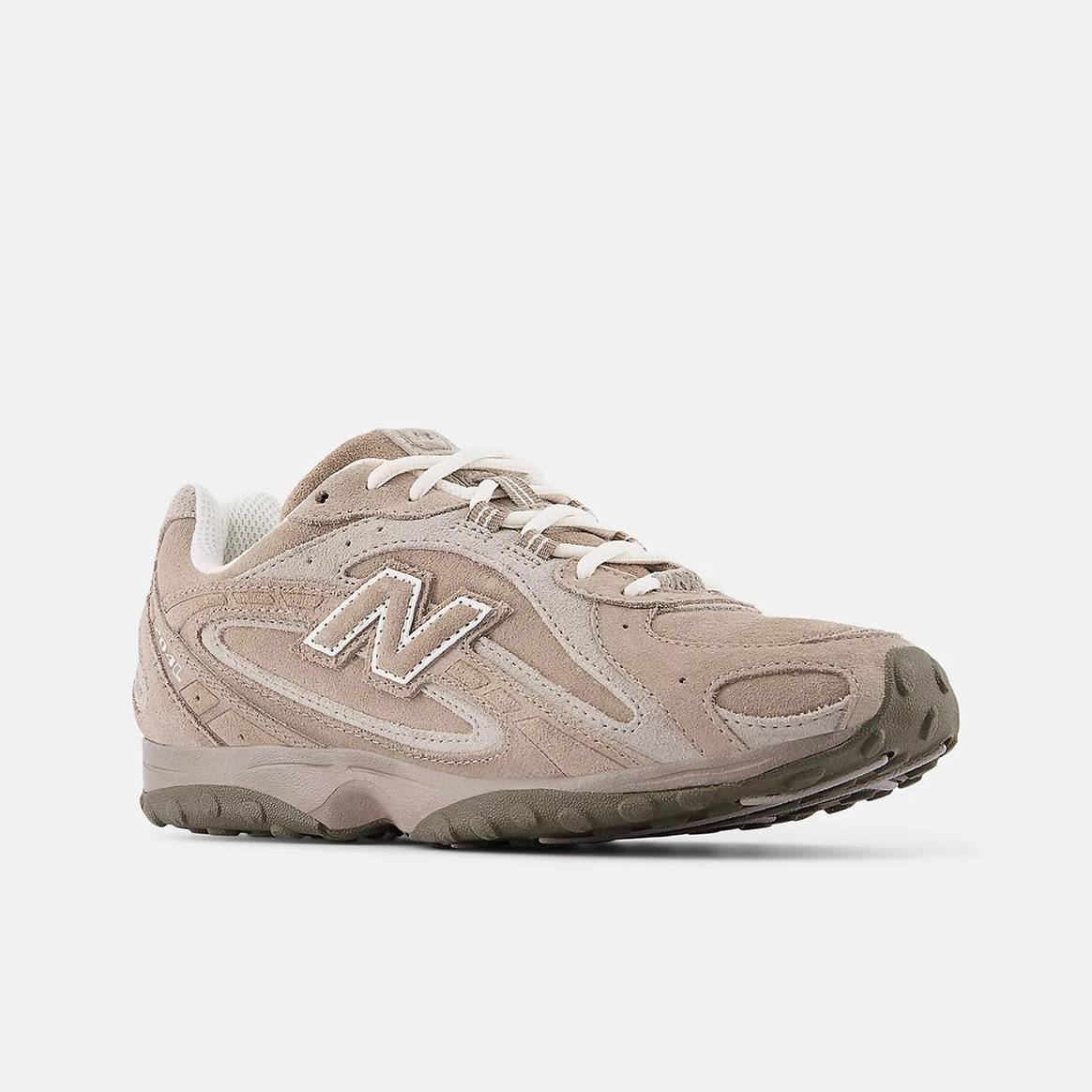 El nuevo modelo de zapatillas 204L de New Balance presentado por Rosalía en su papel como embajadora de la firma deportiva.