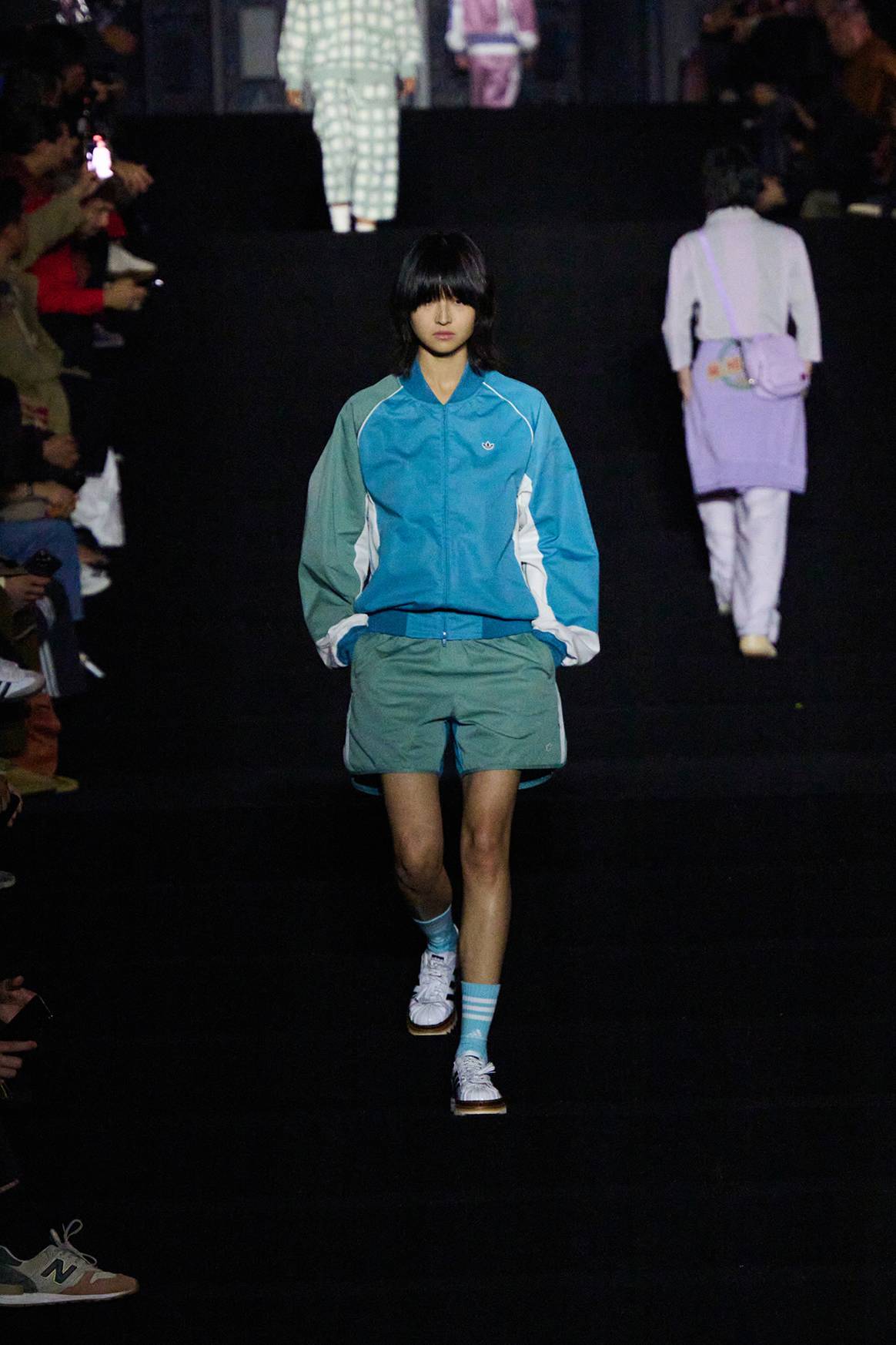 Primeros diseños de la nueva línea de colecciones colaborativas “Adidas Originals by Edison Chen”, durante el desfile de la firma Clot en Shanghai Fashion Week.