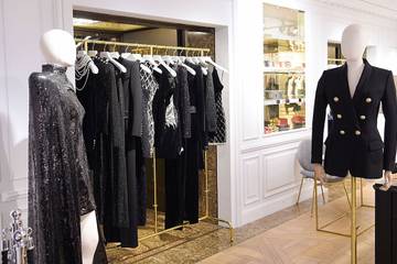 Inauguration du Balmain Button Bar chez Harrods