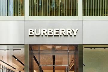 Burberry se muestra optimista tras reducir su caída del 45 al 20 por ciento en junio
