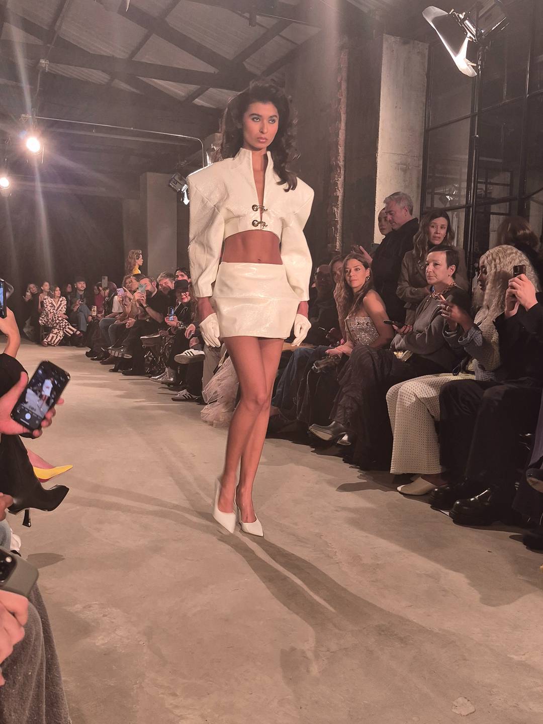 Jorge Duque inauguró la pasarela de la Bogotá Fashion Week 2025.