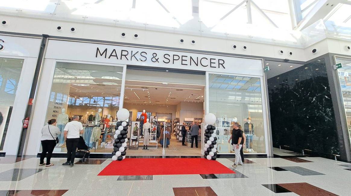 Tienda de Marks&Spencer en el centro comercial Nevada Shopping de Granada (España).