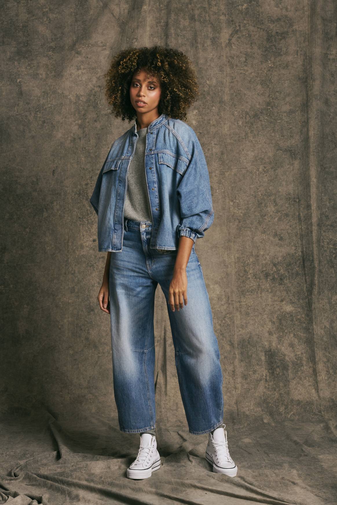 ‘94SARINA’-Jeans mit passendem ‘94ALA JACKET’.