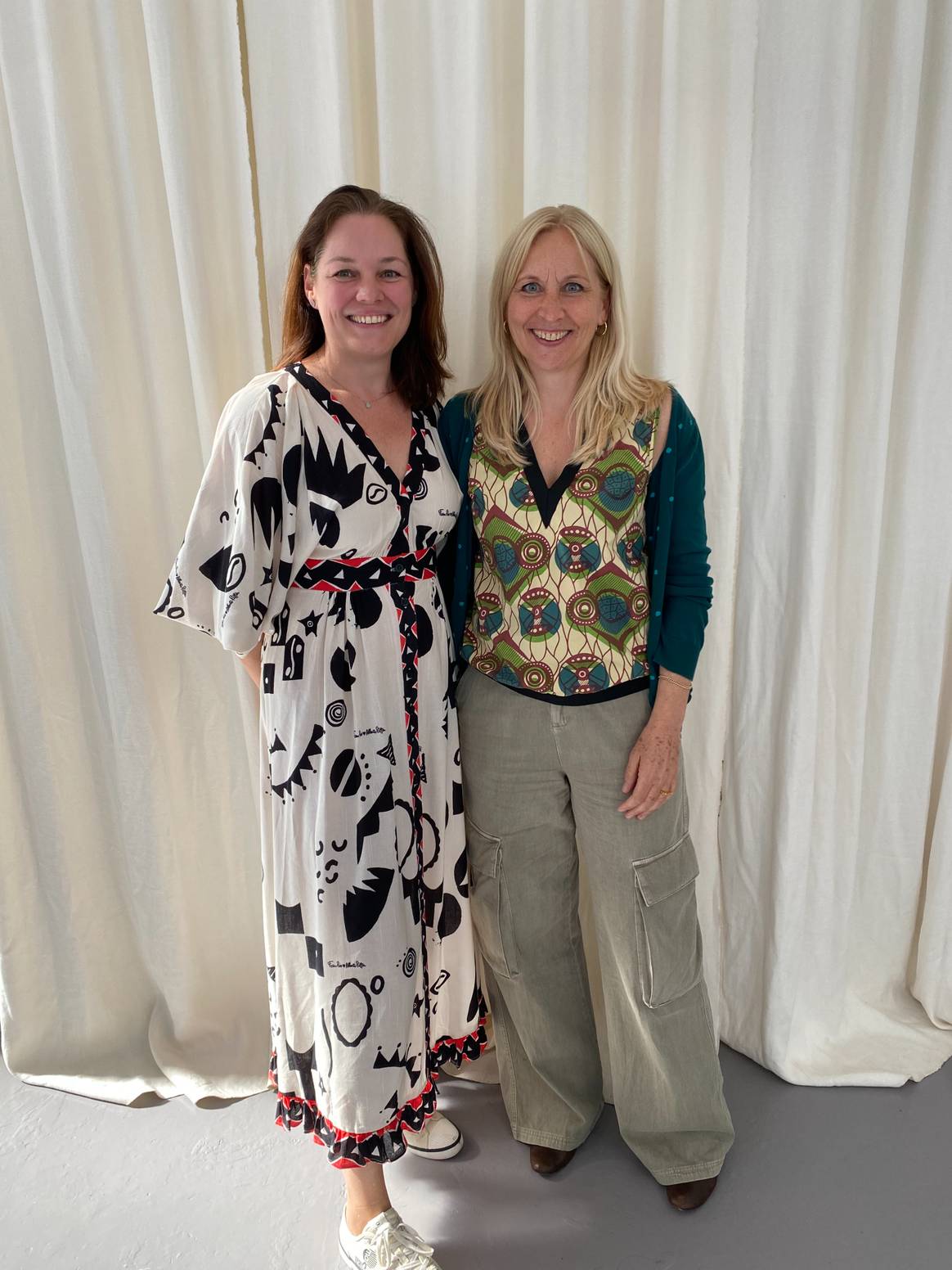 Martine Nieuwhuis (links) en Stijntje Jaspers (rechts) van stichting Fibershed Nederland