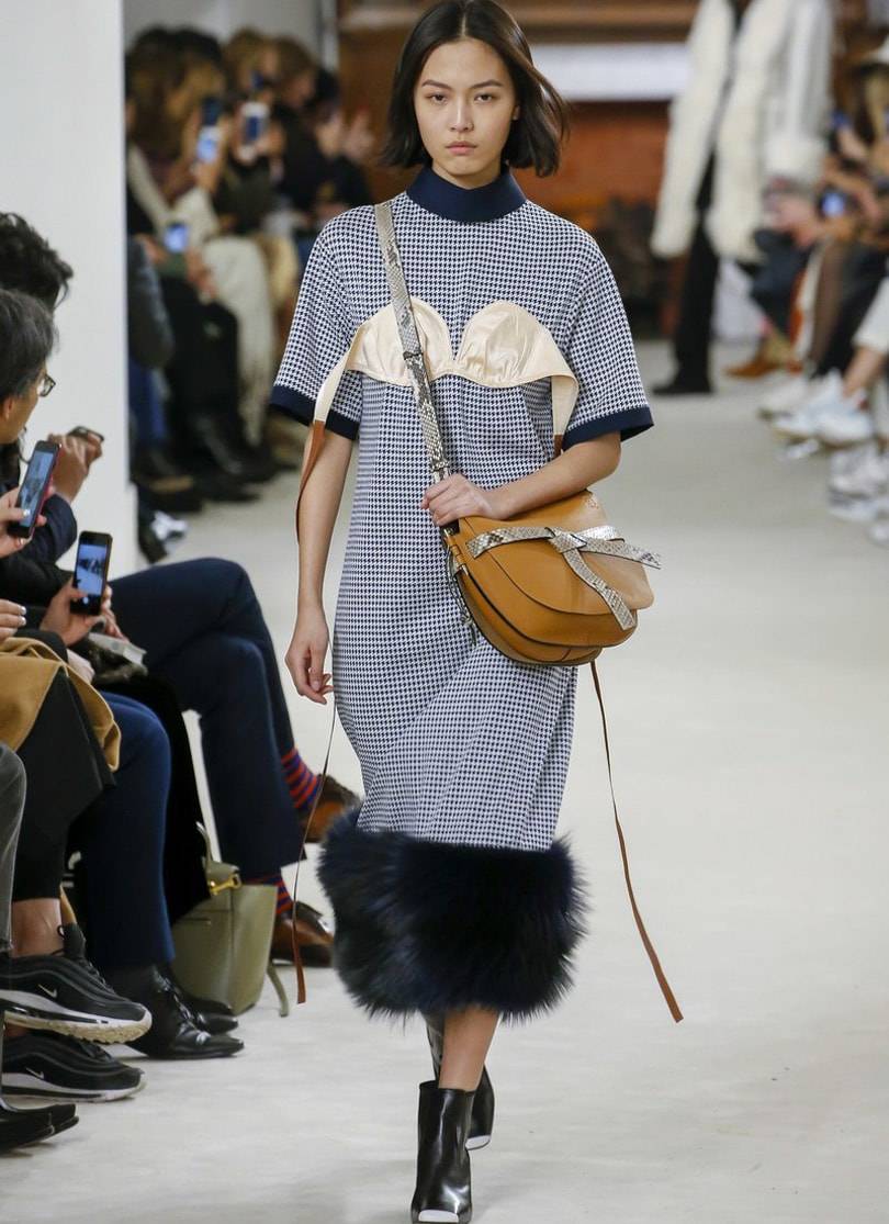 De terugkeer van de flapper dress: dé trend in damesmode deze herfst