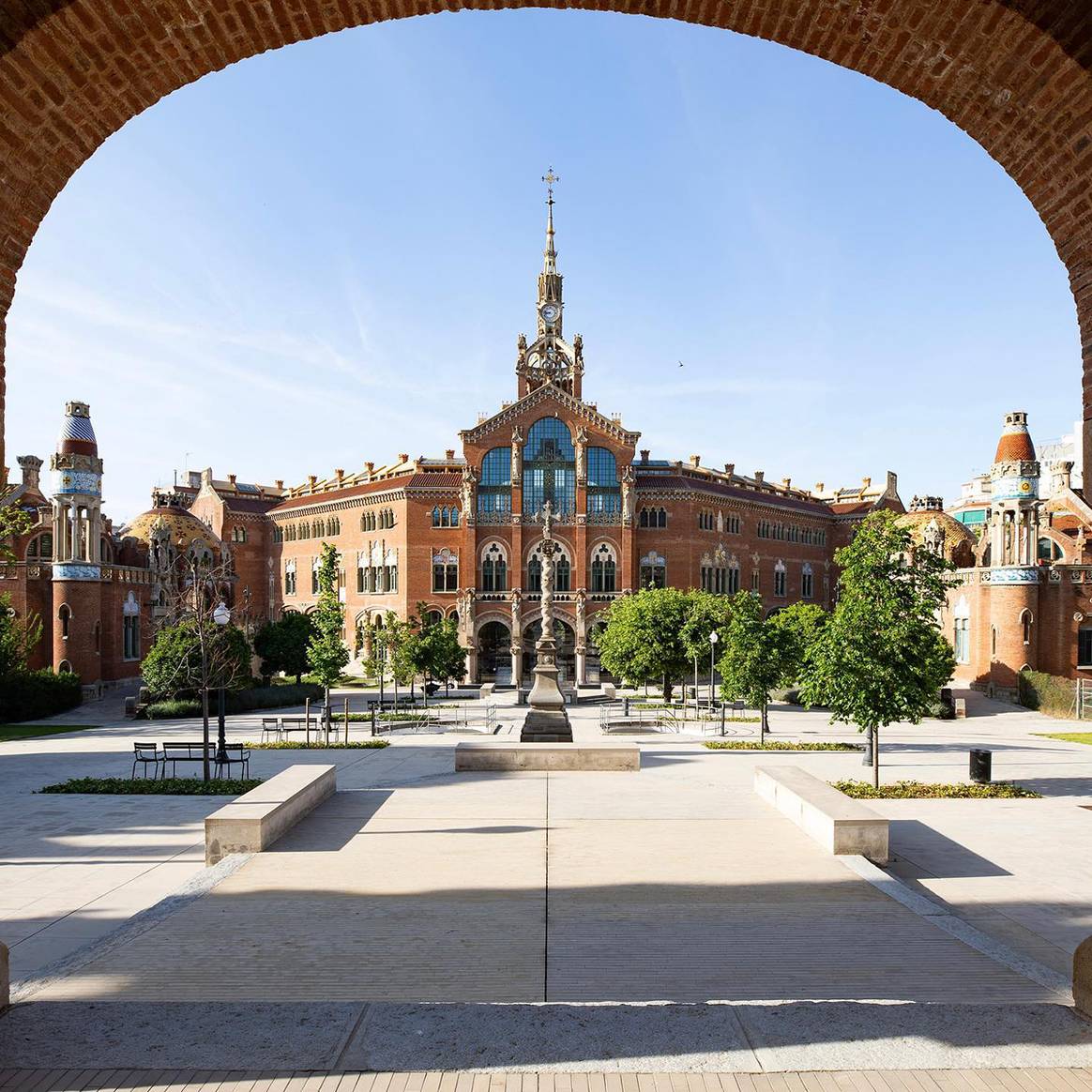 Photo Credits: Exterior del recinto modernista de Sant Pau de Barcelona. 080 Barcelona Fashion, fotografía de archivo.