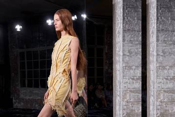 Vidéo: La collection SS22 de Acne Studios à PFW