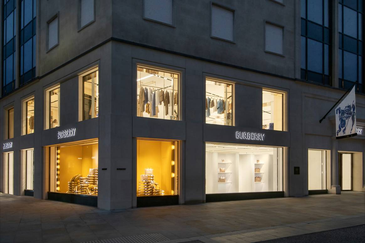 Flagship mundial renovada en New Bond Street (Junio 2023). Créditos: Burberry