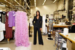 À Londres, le musée Victoria & Albert célèbre Naomi Campbell, "légende de la mode"