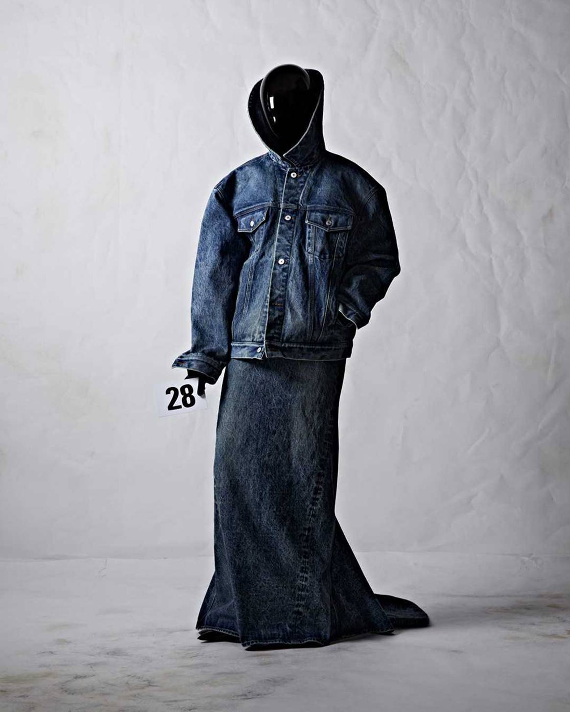 Photo Credits: Balenciaga, colección Alta Costura 51ST. Balenciaga, página oficial.