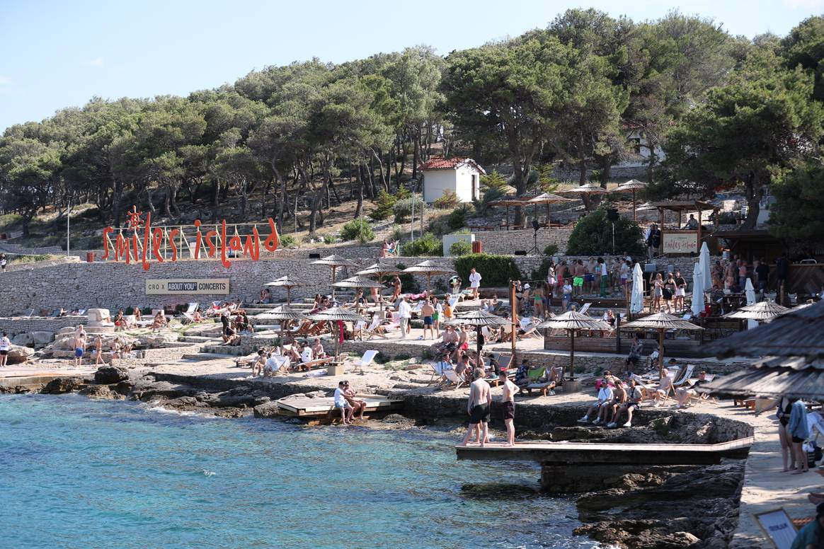 Smiles Island (Obonjan) in Kroatien –  Cro x About You Konzert | Foto: Abou You