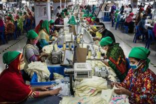 ‘Pay Your Workers’: Schone Kleren Campagne organiseert actie tegen onbetaalde lonen in kledingindustrie 