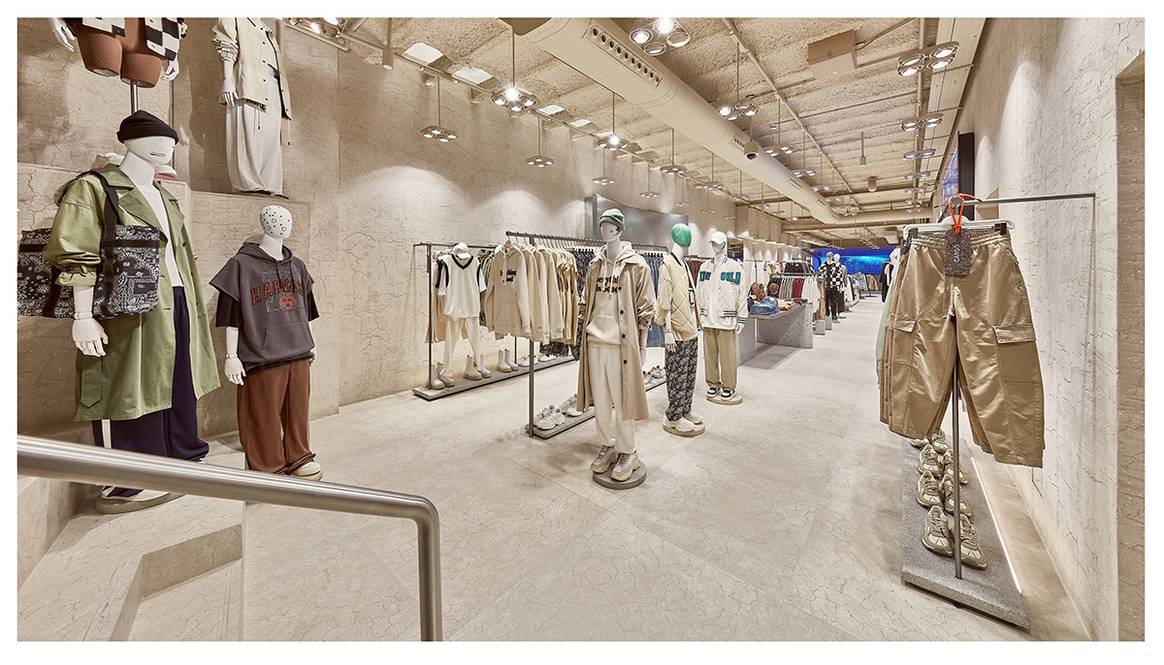 Photo Credits: Interior de la nueva flagship store Bershka Preciados. Cortesía de Bershka