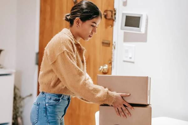 Per Prampolini (Confcommercio): bene proroga al primo luglio tassa sui piccoli pacchi da extra Ue