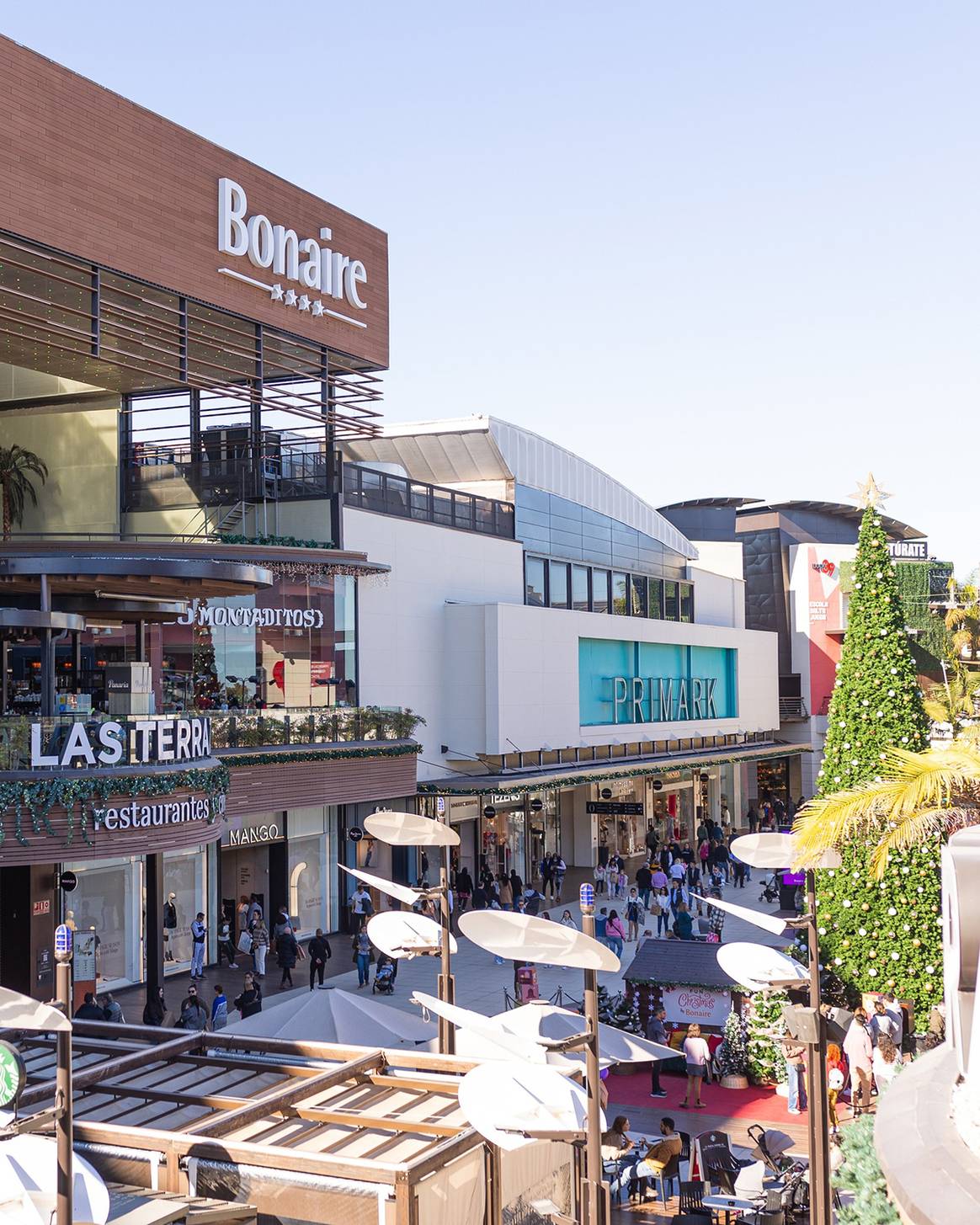 Plaza central de la galería comercial del centro comercial Bonaire durante las Navidades de 2023.