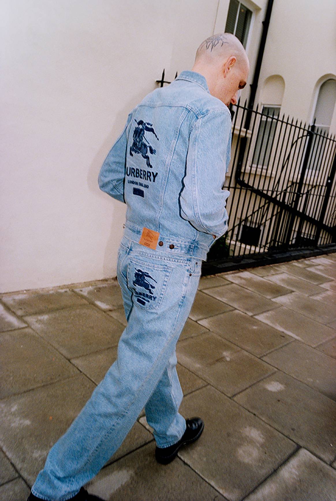 Photo Credits: Colección cápsula Supreme / Burberry SS22.