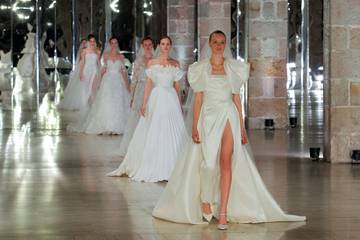 La moda nupcial de Elie Saab debuta sobre las pasarelas, desde Barcelona Bridal Fashion Week