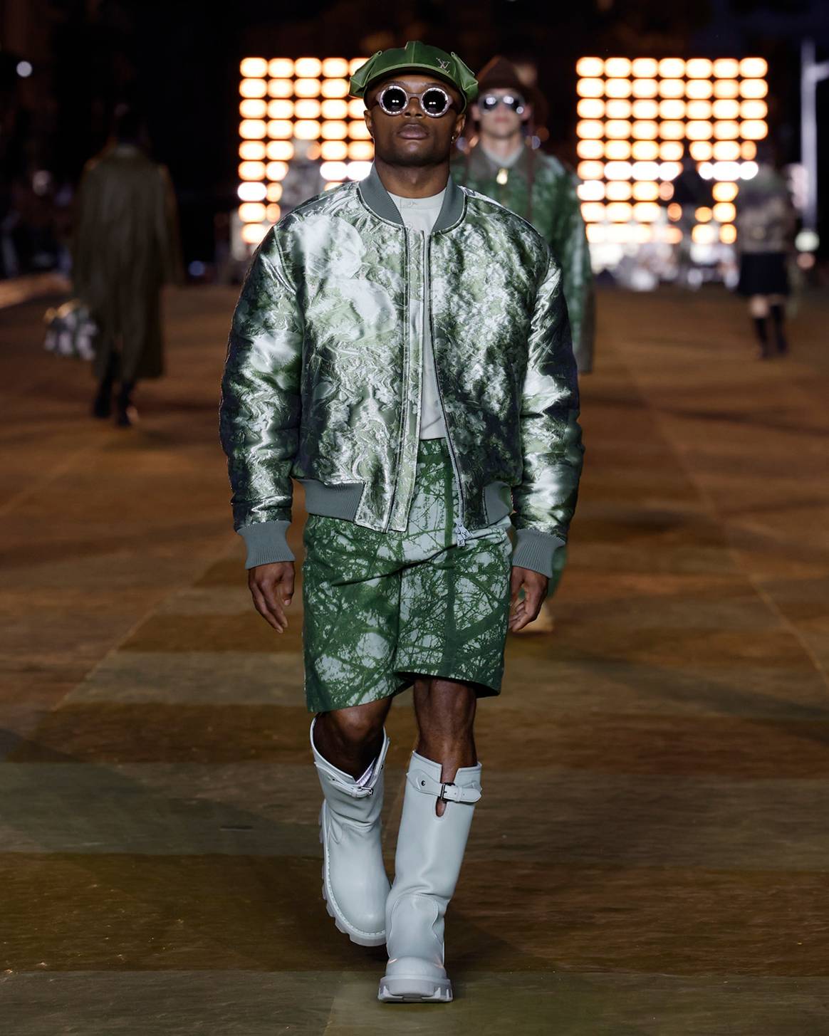 Het debuut van Pharrell Williams voor Louis Vuitton. Beelden via Louis Vuitton