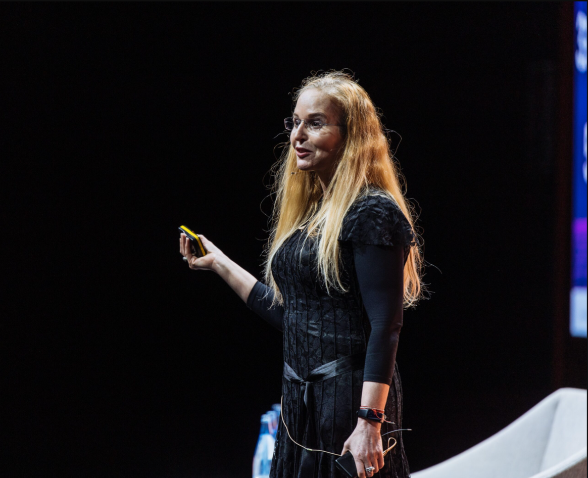 Deborah Weinswig, directora ejecutiva y fundadora de Coresight Research. Imagen por cortesía de Shoptalk Europe.