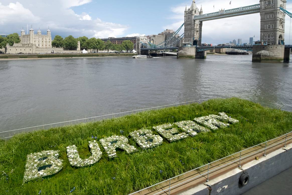 Imagen: Burberry, celebraciones del Jubileo de Platino de la Reina