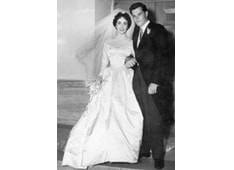 Liz Taylor's wedding dress auction