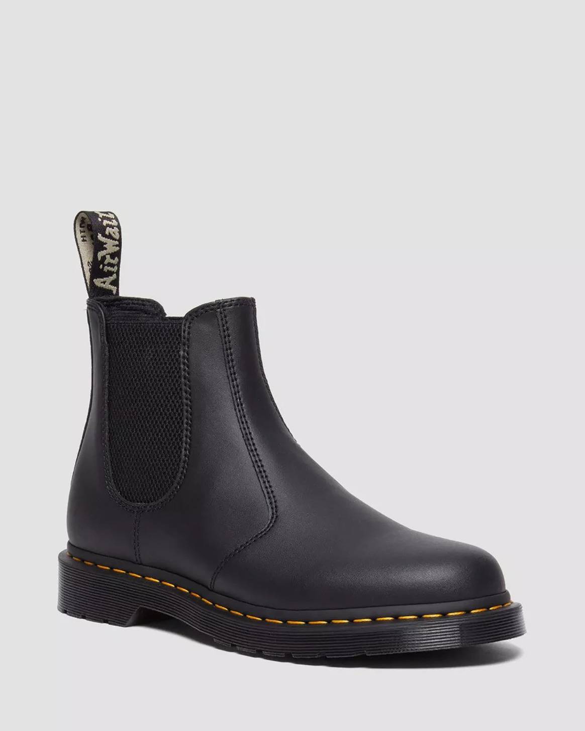 Diseño de Dr. Martens fabricado con cuero Genix Nappa.