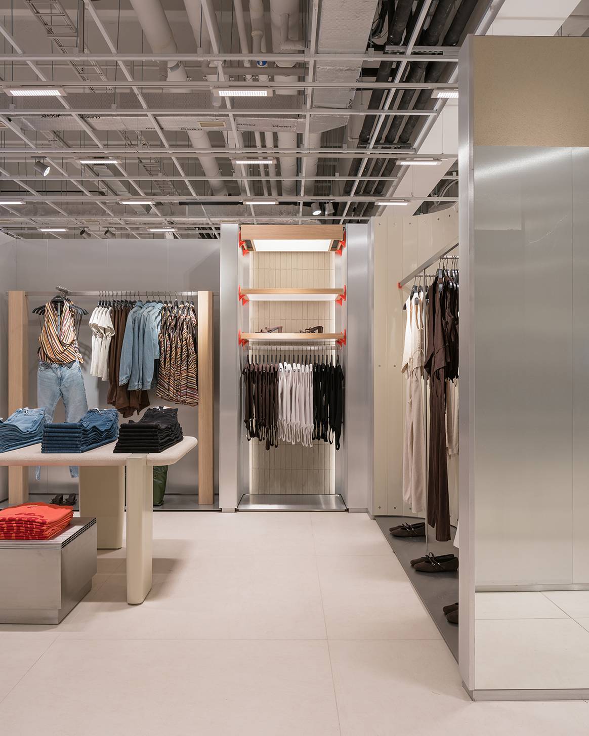 Tienda de Pull&Bear in the centro commercial Field's de Copenhague (Dinamarca).
