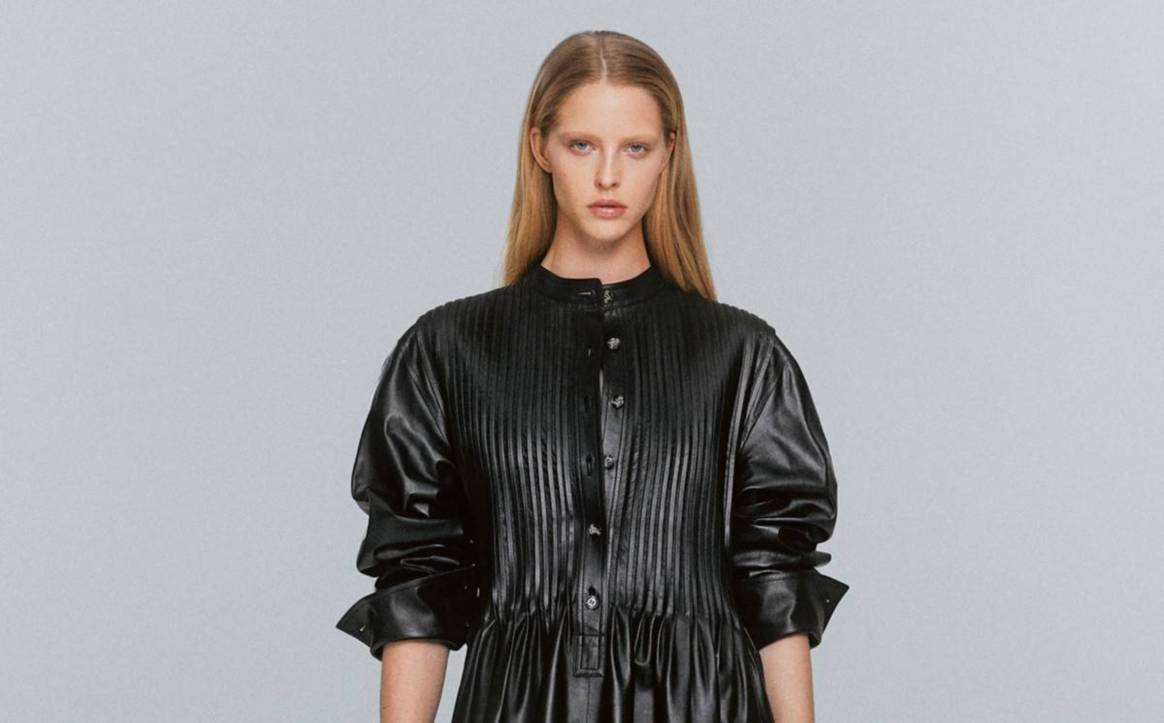 Tendencia femenina Pre-Fall 2021: hombros abullonados