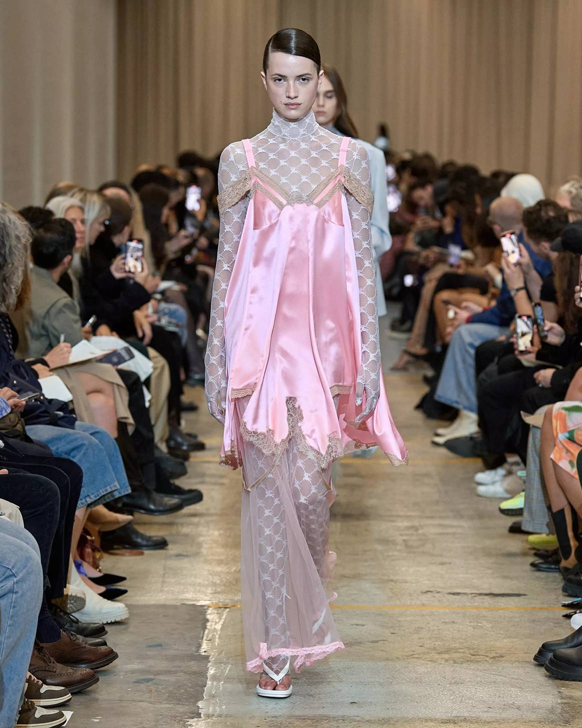 Photo Credits: Burberry, colección para la temporada Primavera/Verano 2023 SS23, última colección diseñada por Riccardo Tisci como director creativo. Burberry, página oficial.