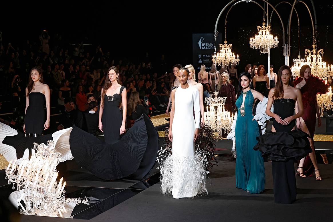 Desfile de Isabel Sanchis durante la 81ª edición de MBFW Madrid de febrero de 2025.