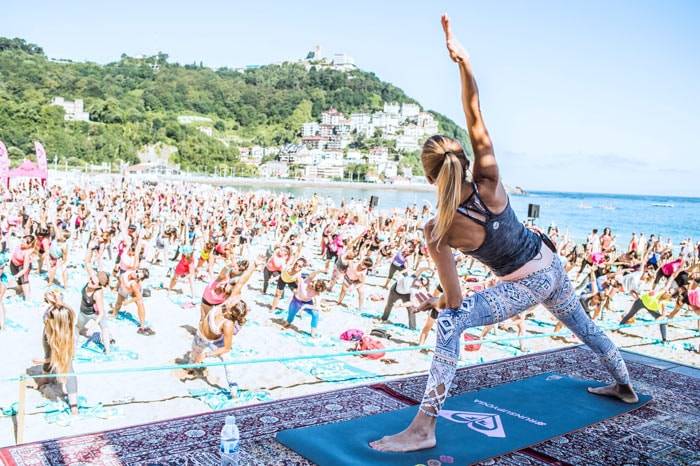 Roxy et son incursion dans le monde du yoga