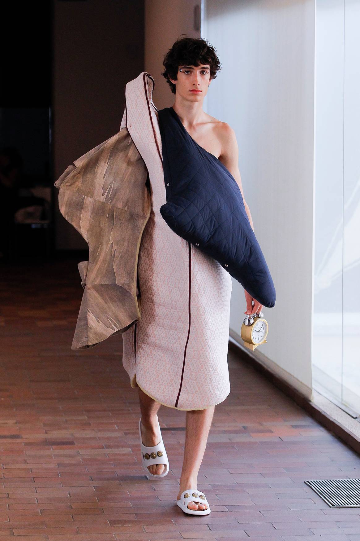 Photo Credits: Irene Sabás, colección final de Grado en “Fashioners of the world”.