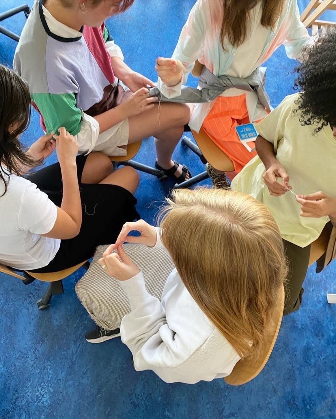 Critical Fashion Practices participants, at work during a workshop by alumni Wei Chi Su and Lianca van der Merwes. Image courtesy of ArtEZ