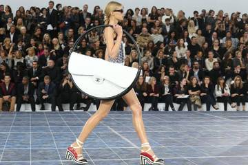 Pese a sus resistencias, Chanel abrirá una tienda online